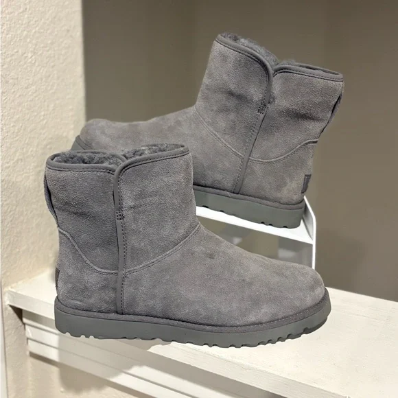 UGG Cory II Genuine Shearling Lined Boot Gray Suede 1125792 Womens Size 7 - Picture 1 of 10